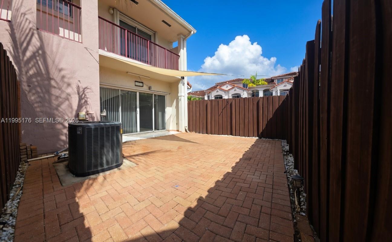 VILLAS AT THE HAMMOCKS CO - Residential