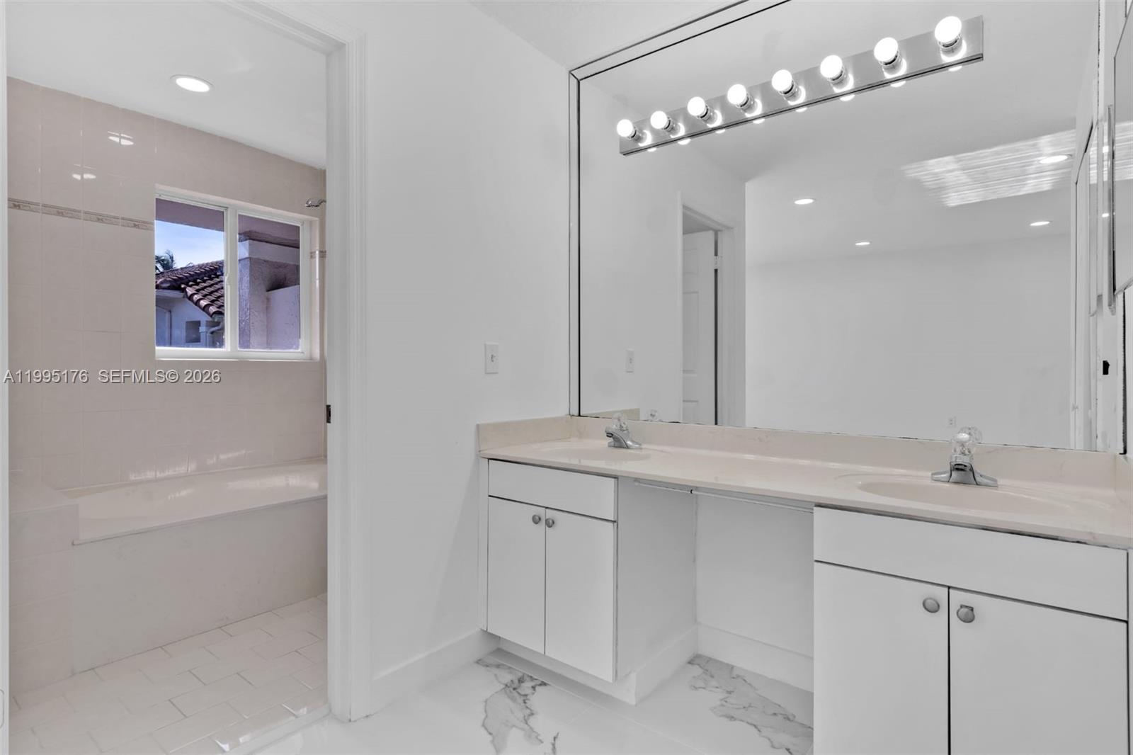 VILLAS AT THE HAMMOCKS CO - Residential