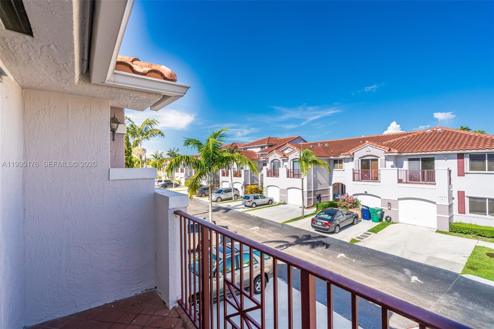 VILLAS AT THE HAMMOCKS CO - Residential