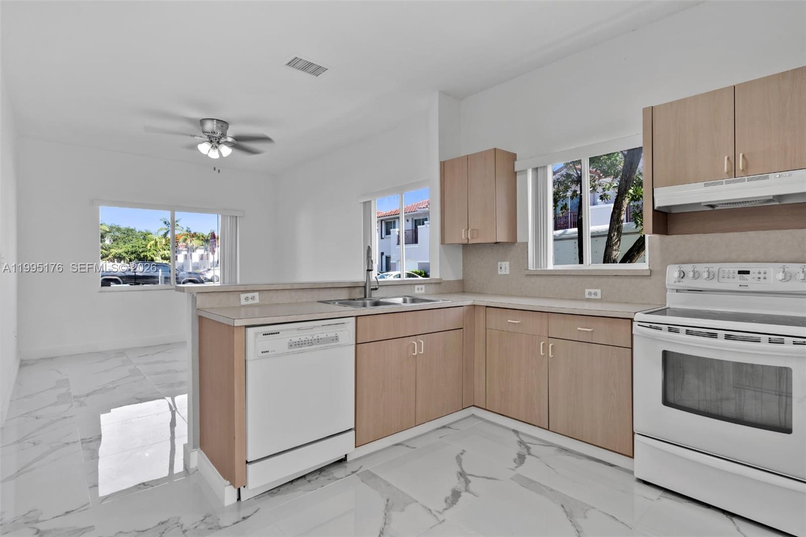 VILLAS AT THE HAMMOCKS CO - Residential