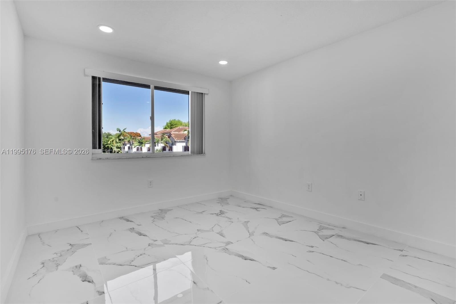 VILLAS AT THE HAMMOCKS CO - Residential