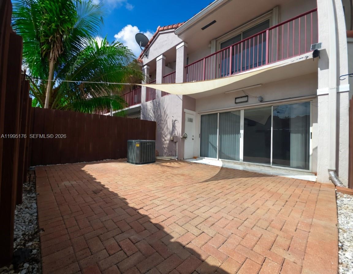 VILLAS AT THE HAMMOCKS CO - Residential