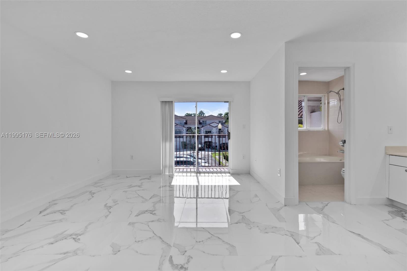 VILLAS AT THE HAMMOCKS CO - Residential