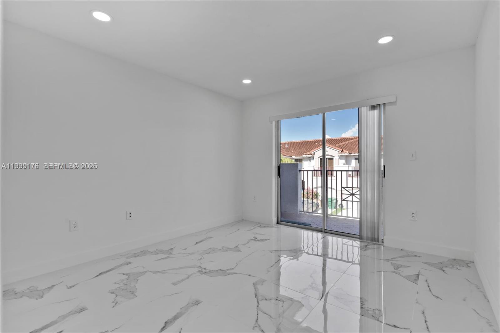 VILLAS AT THE HAMMOCKS CO - Residential