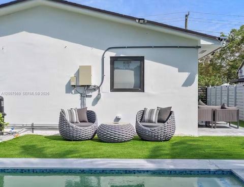 Tiny photo for 400 NW 40th St, Miami, FL 33127 (MLS # A12007569)