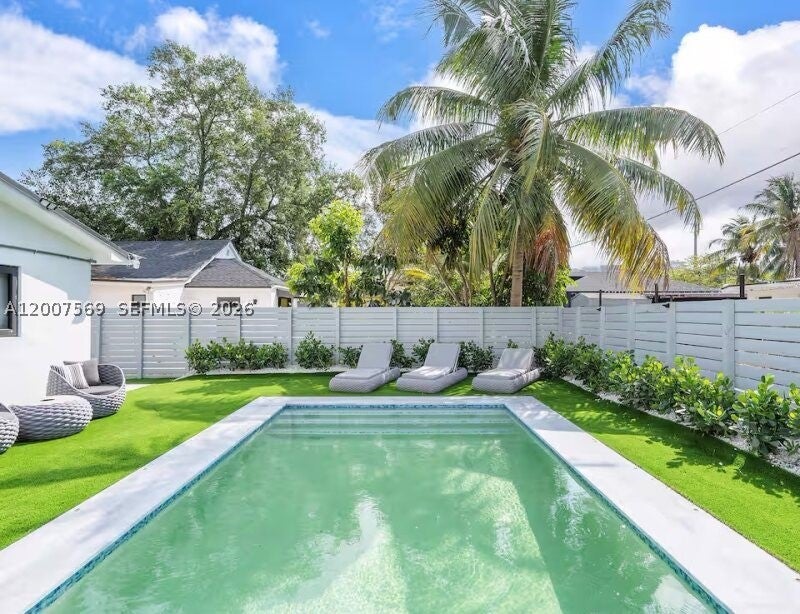400 NW 40th St