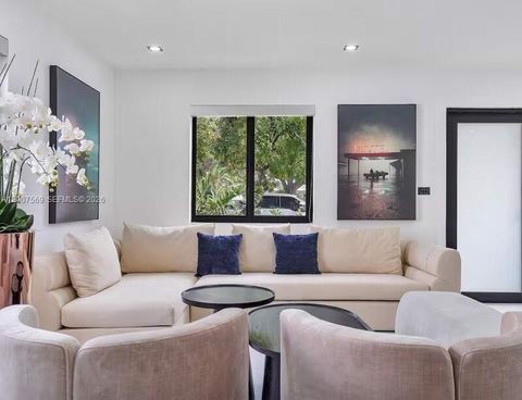 Tiny photo for 400 NW 40th St, Miami, FL 33127 (MLS # A12007569)