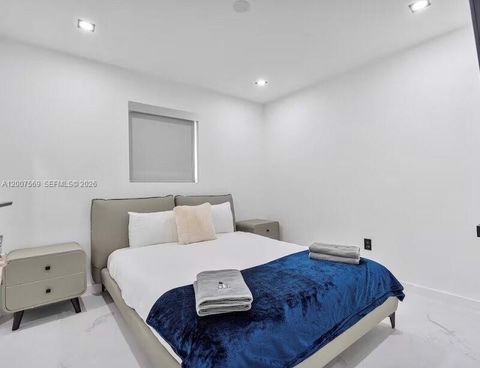 Tiny photo for 400 NW 40th St, Miami, FL 33127 (MLS # A12007569)