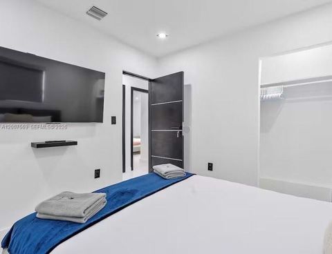 Tiny photo for 400 NW 40th St, Miami, FL 33127 (MLS # A12007569)