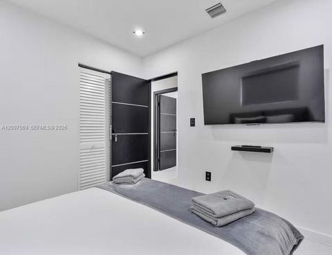 Tiny photo for 400 NW 40th St, Miami, FL 33127 (MLS # A12007569)