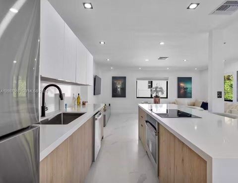 Tiny photo for 400 NW 40th St, Miami, FL 33127 (MLS # A12007569)