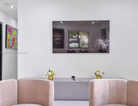 Tiny photo for 400 NW 40th St, Miami, FL 33127 (MLS # A12007569)