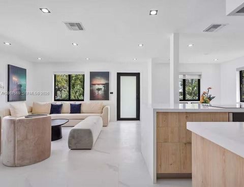 Tiny photo for 400 NW 40th St, Miami, FL 33127 (MLS # A12007569)