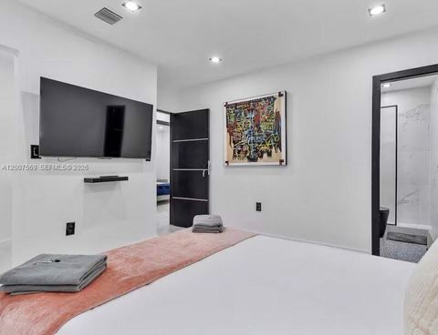 Tiny photo for 400 NW 40th St, Miami, FL 33127 (MLS # A12007569)