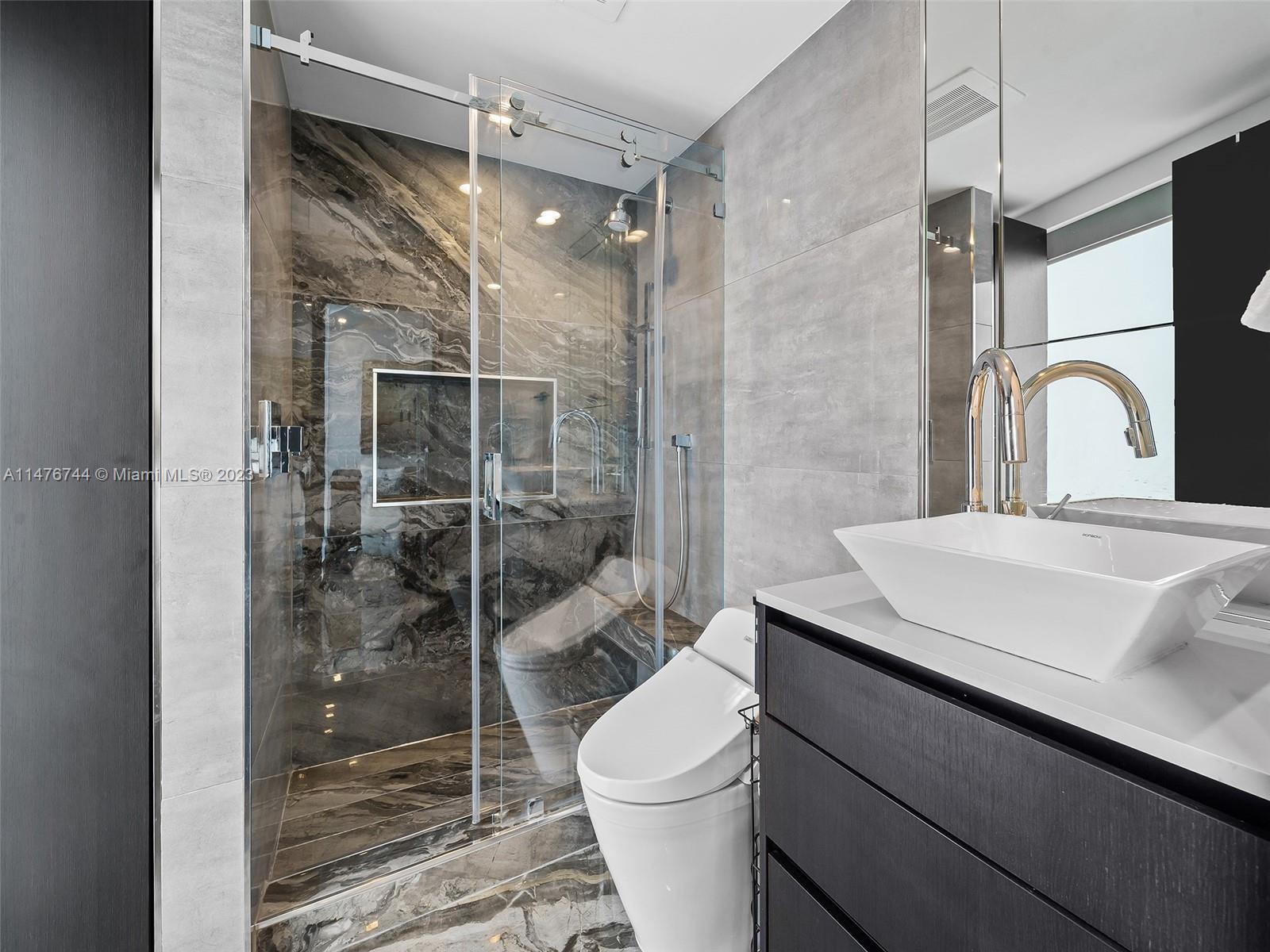 LAS OLAS RIVER HOUSE COND - Residential