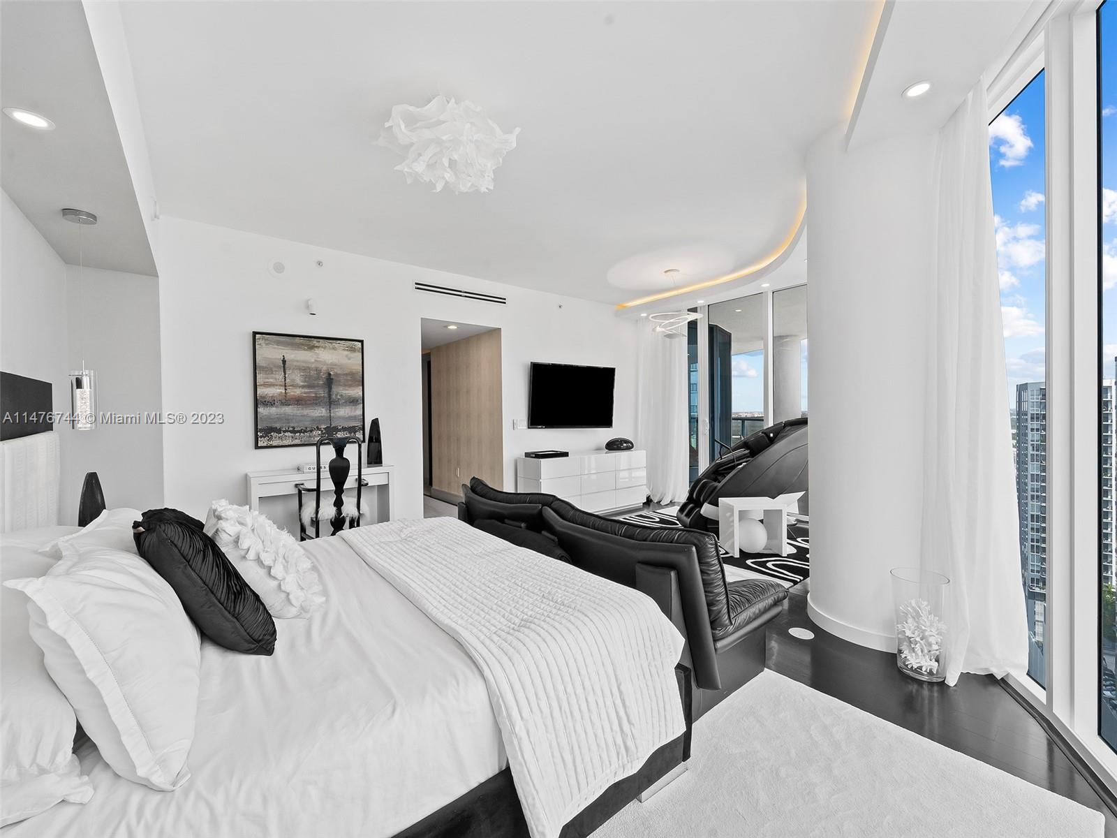 LAS OLAS RIVER HOUSE COND - Residential