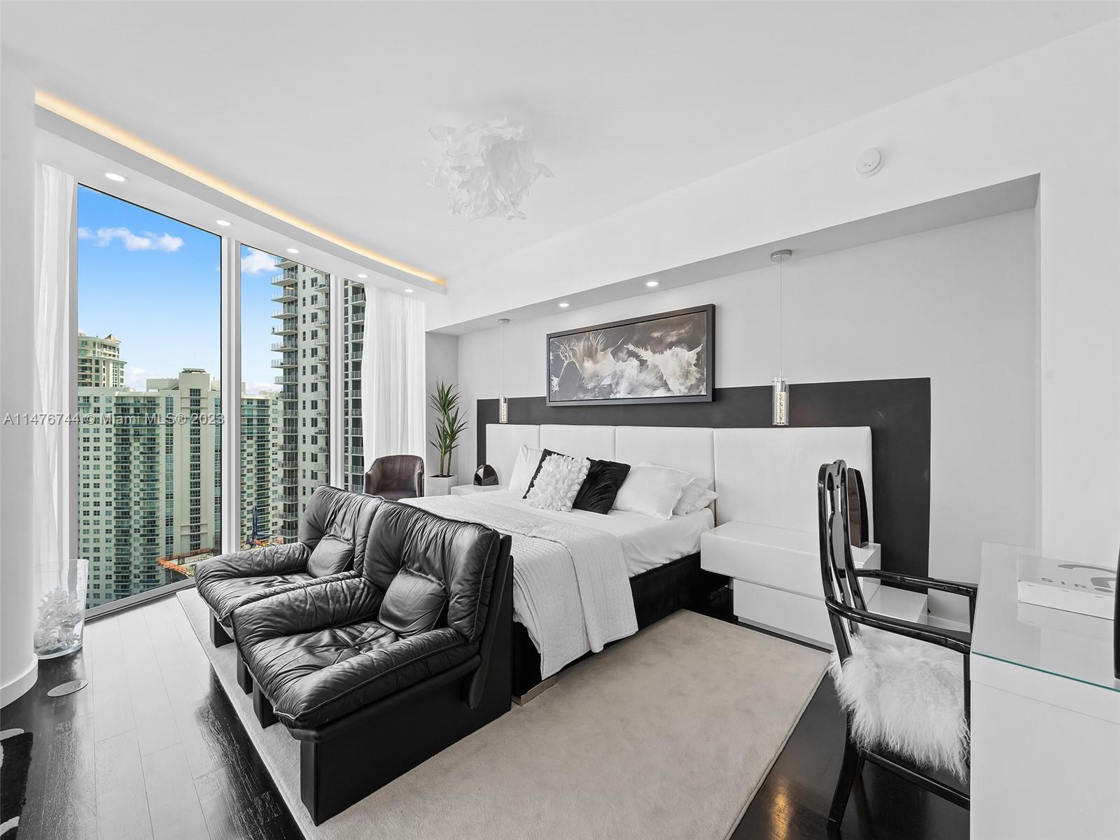 LAS OLAS RIVER HOUSE COND - Residential