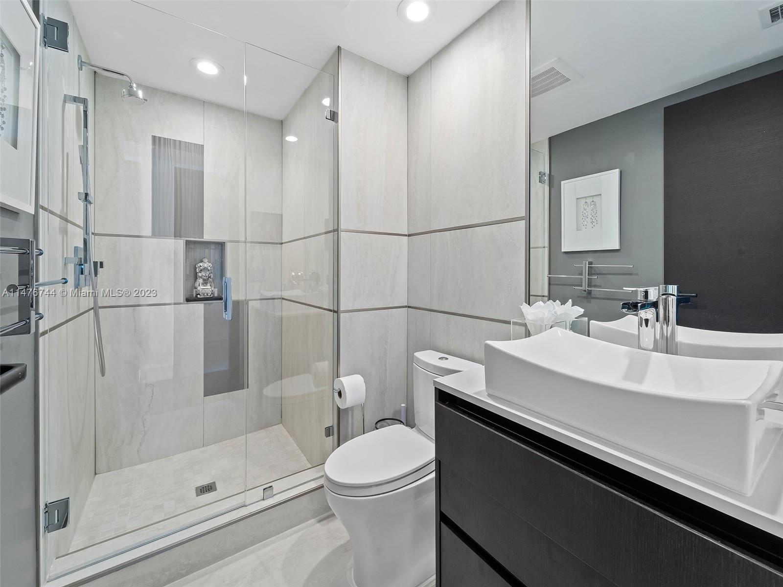 LAS OLAS RIVER HOUSE COND - Residential