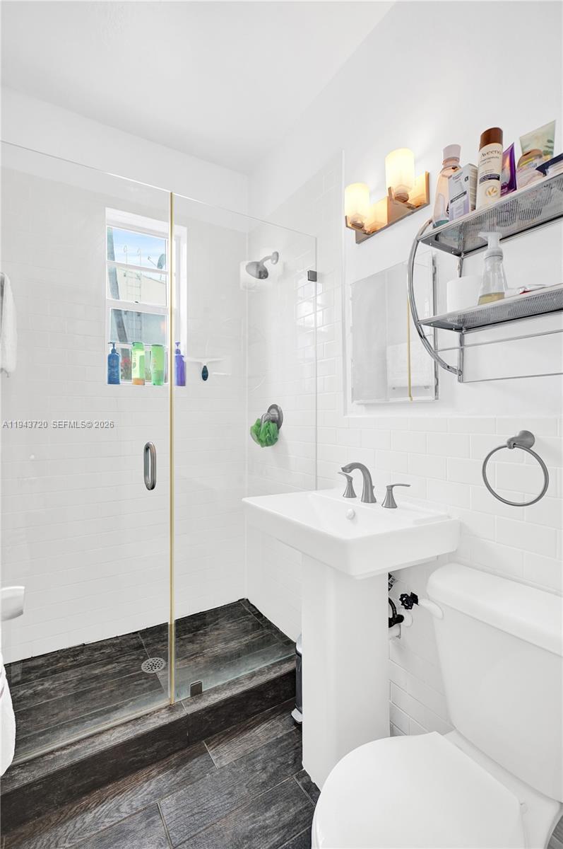 THE ANTON CONDO - Residential