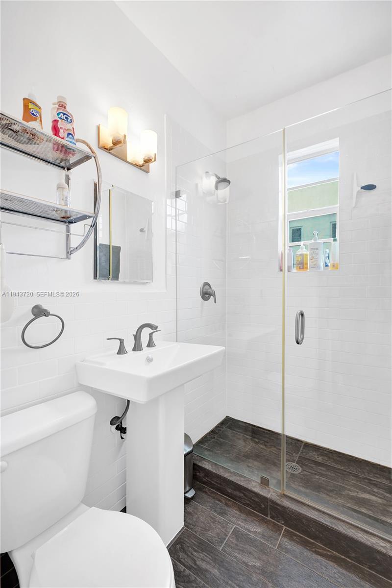 THE ANTON CONDO - Residential