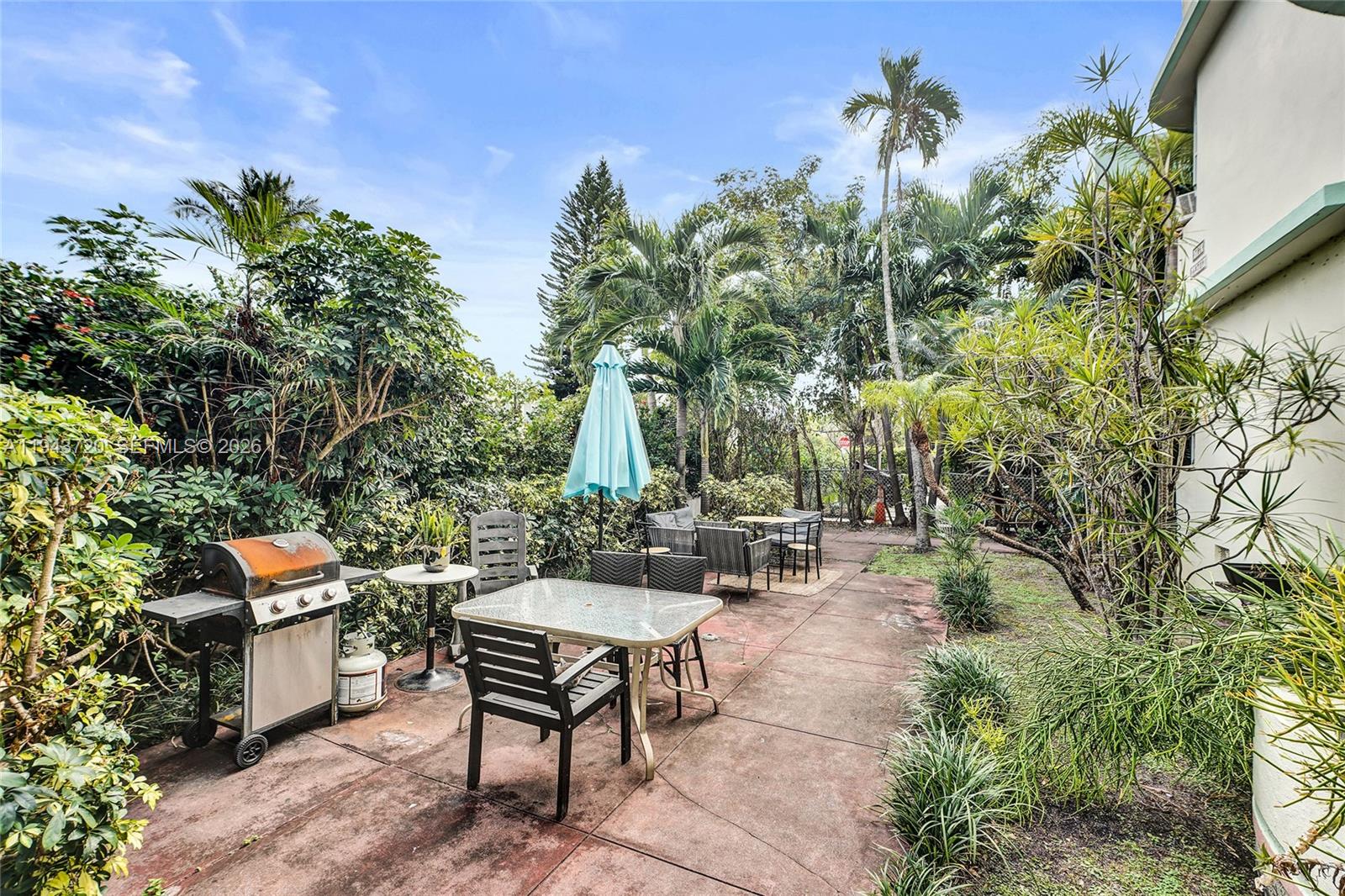 THE ANTON CONDO - Residential