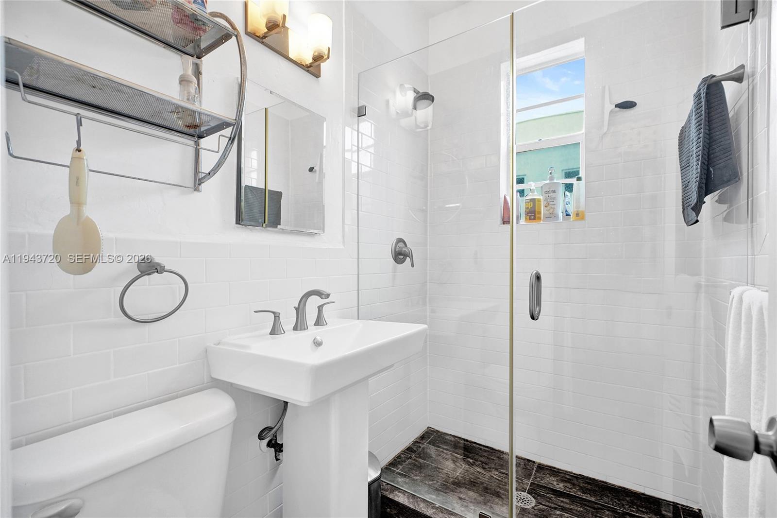 THE ANTON CONDO - Residential