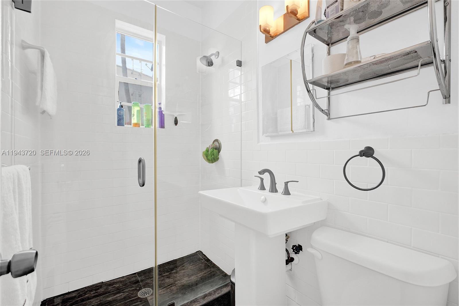 THE ANTON CONDO - Residential