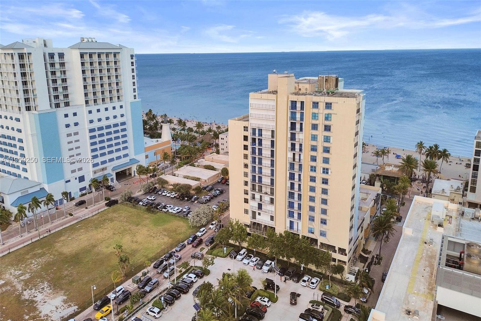 CRYSTAL TOWER - Residential