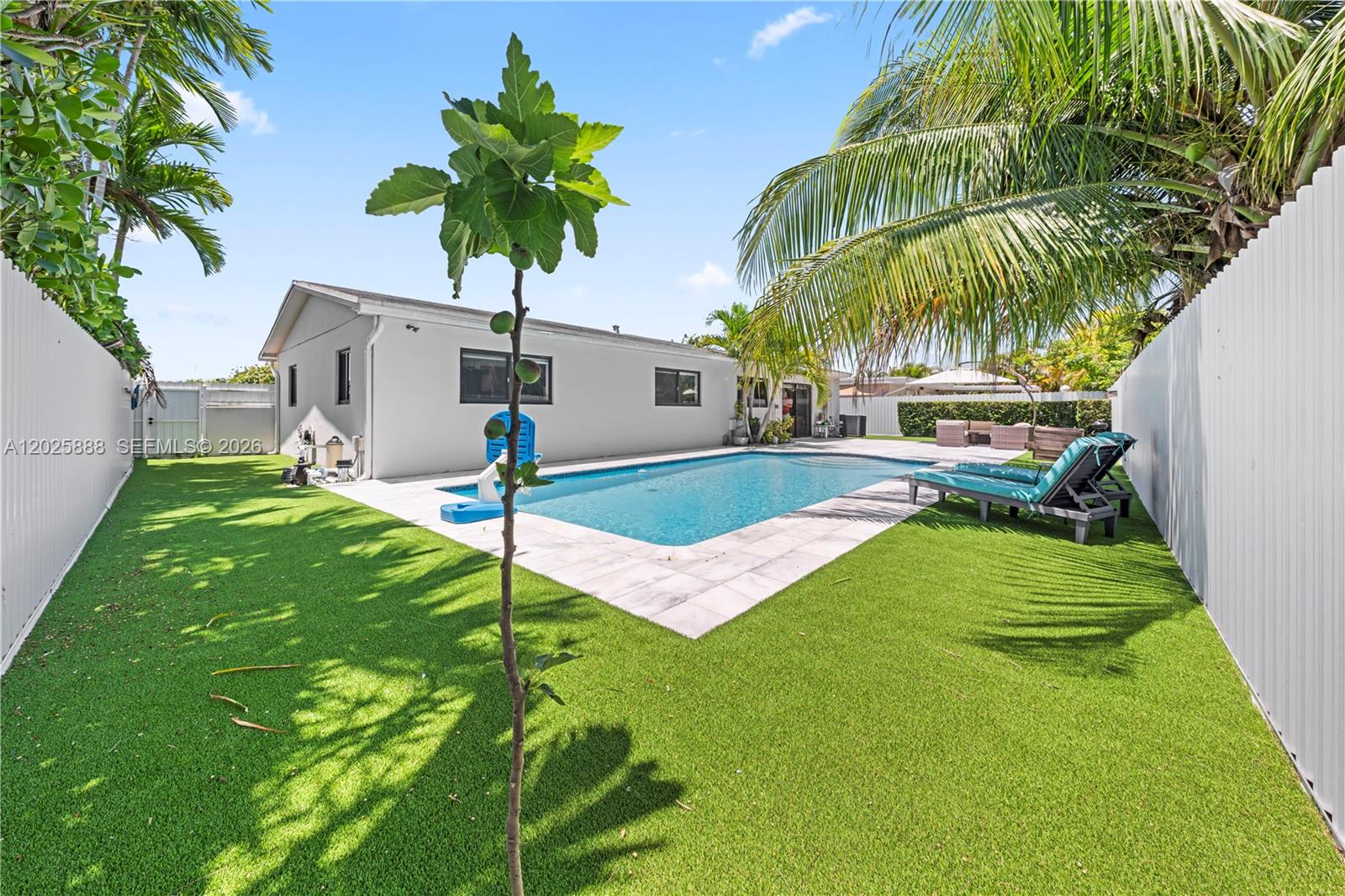 ROYALE GREEN SEC 2 - Residential