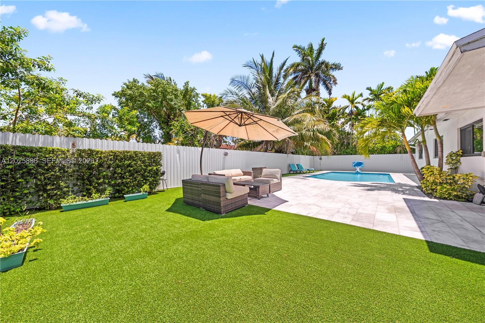ROYALE GREEN SEC 2 - Residential