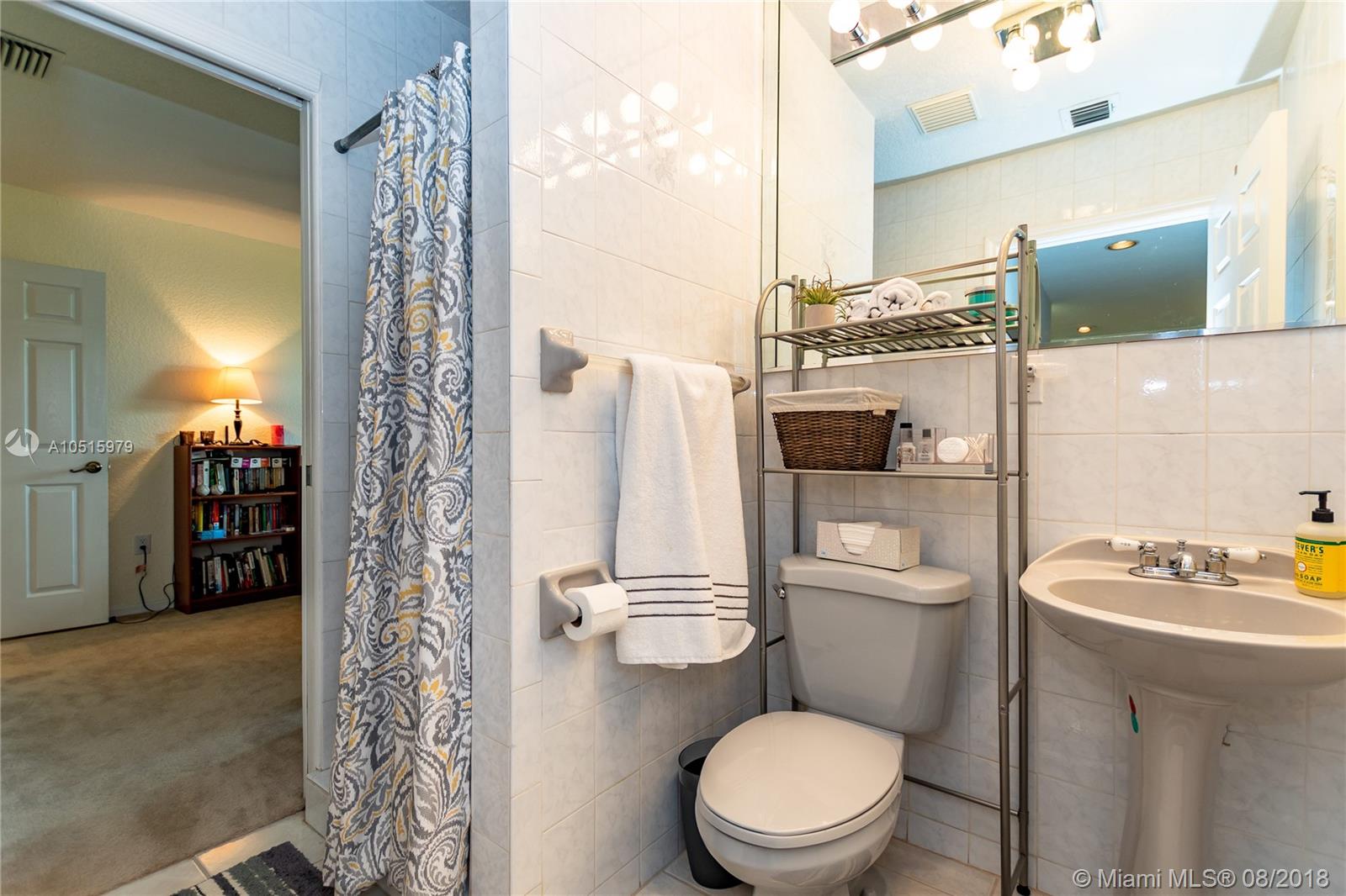 COUNTRY CLUB ESTATES SEC - Residential