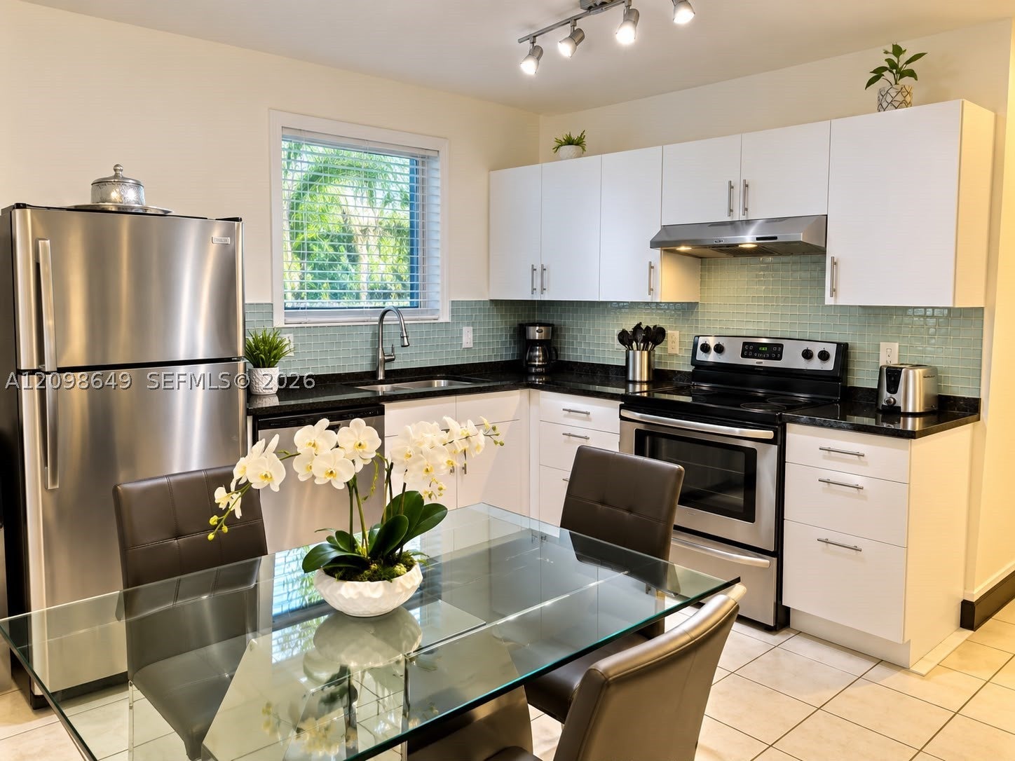 11525 SW 187th Ter, Miami, FL, 33157/$620,000 2 11525 SW 187th Ter