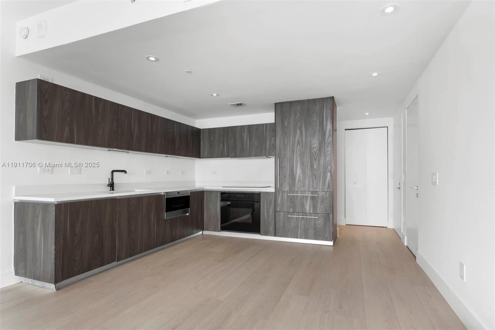 3131 NE 7th Ave 2604