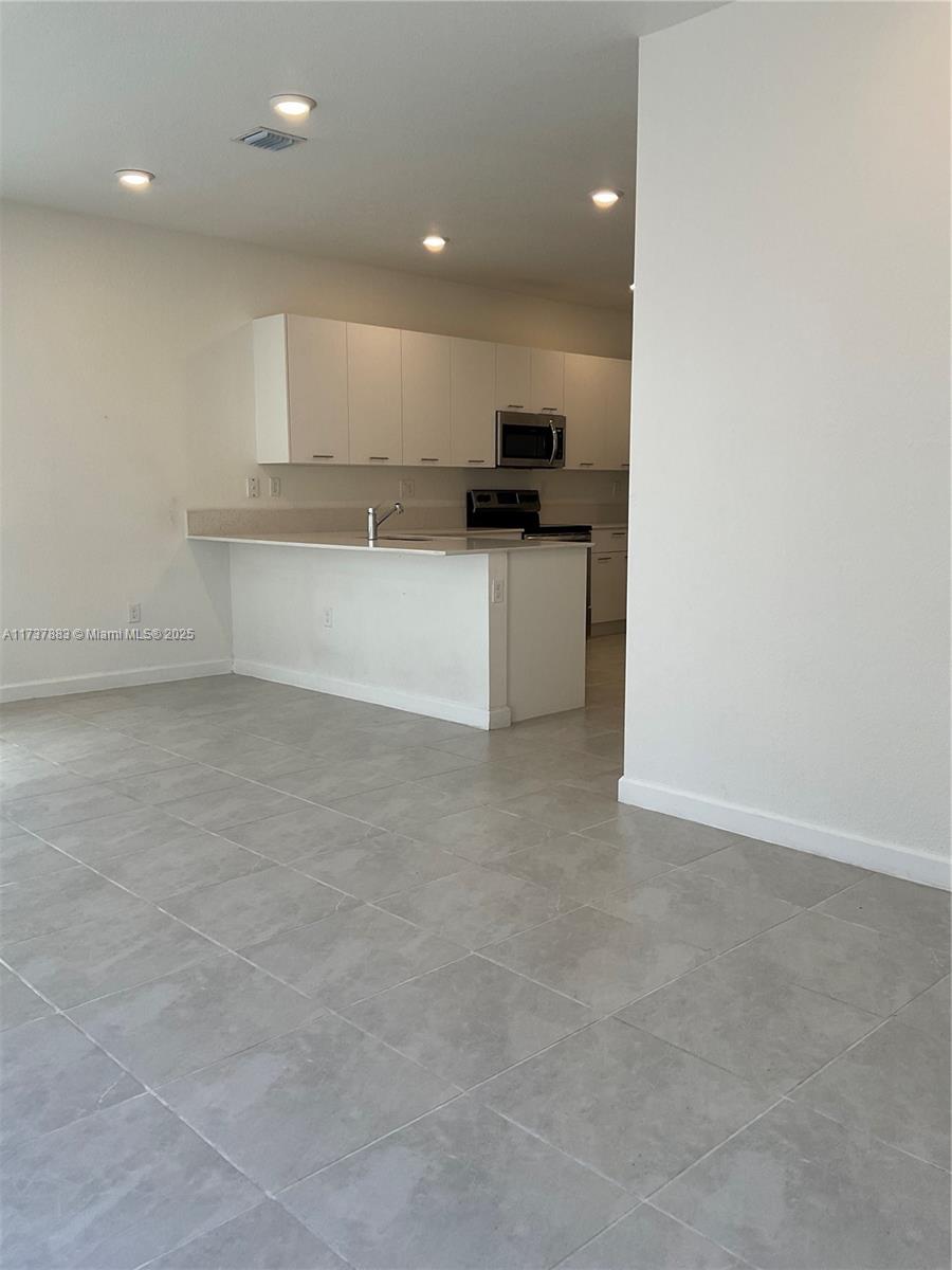 GOLF PARK SEC 1 - Residential Lease
