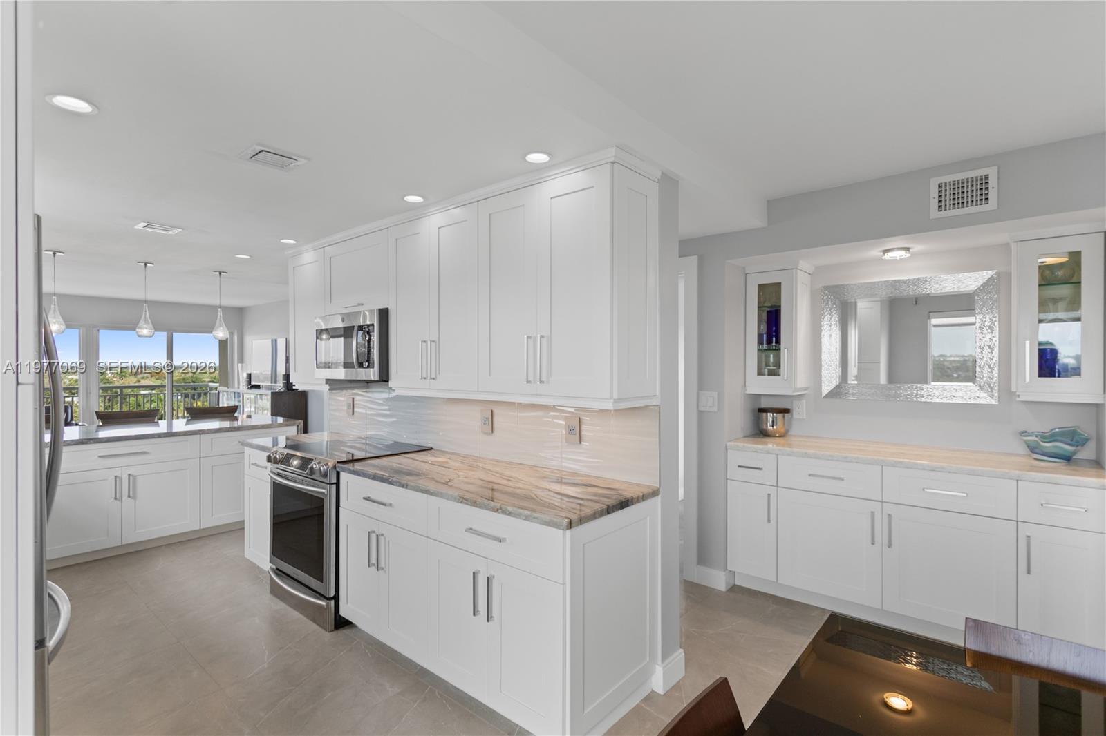 2611 N Riverside Dr 901