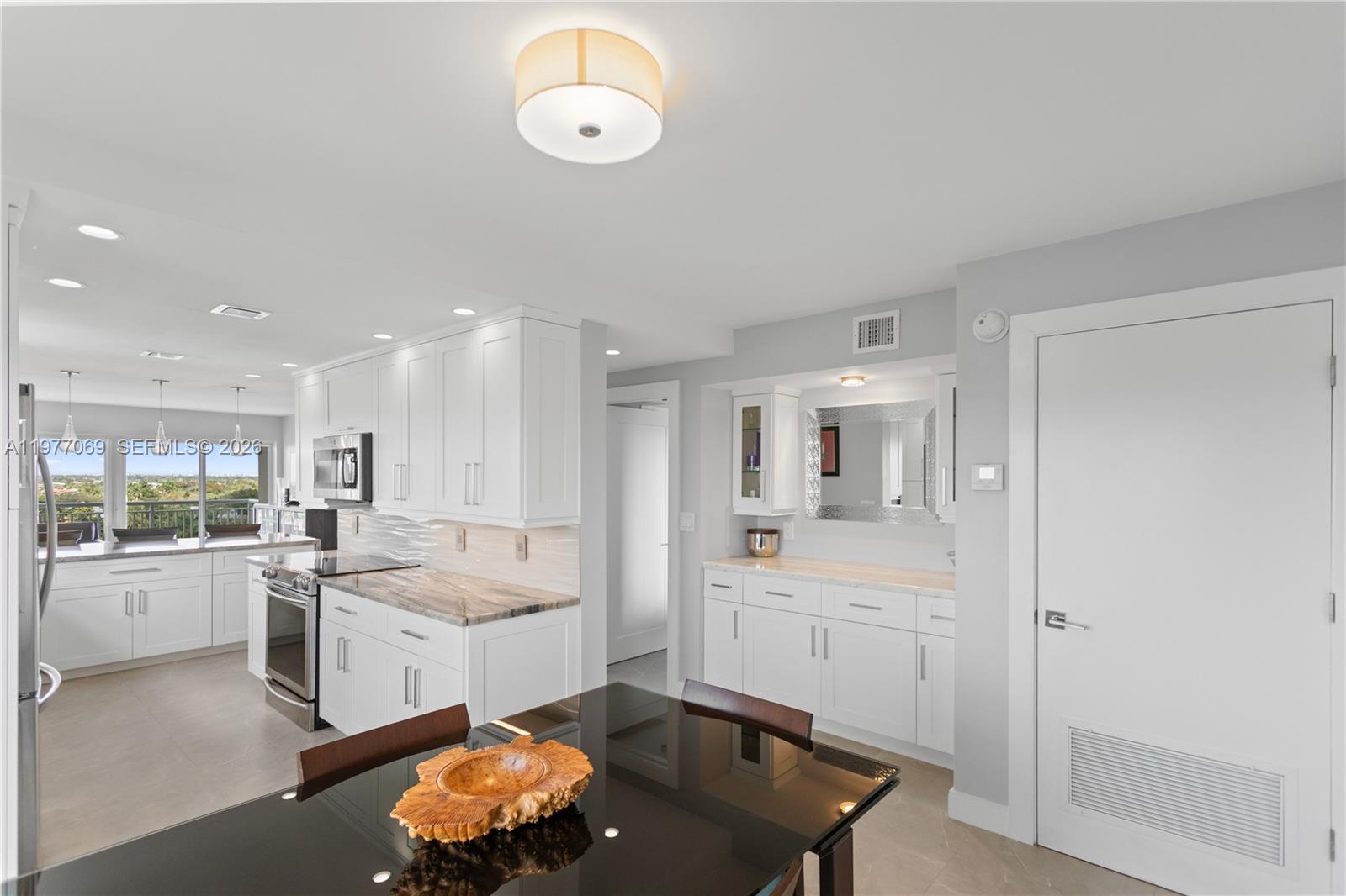 2611 N Riverside Dr 901