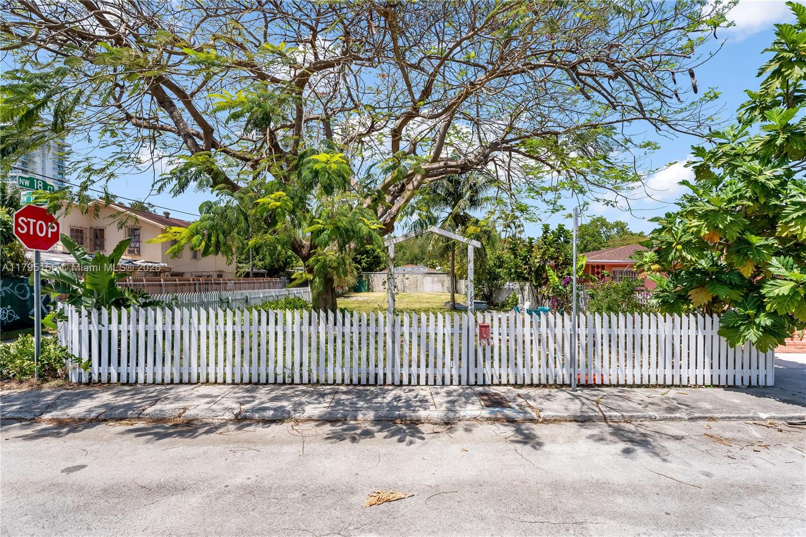 1845 NW 11th St