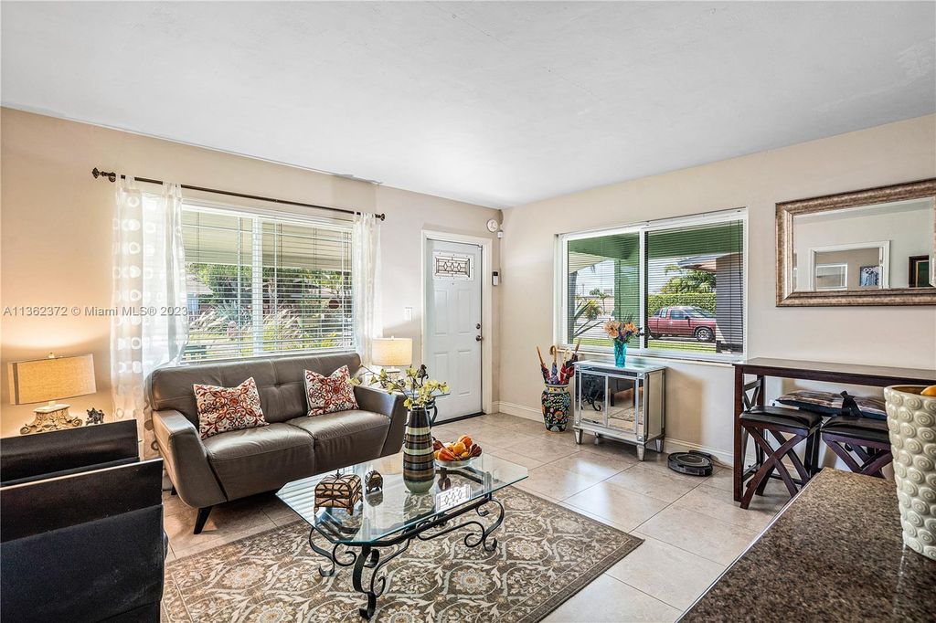 Photo of 655 NE 40th St, Oakland Park, FL 33334 (MLS # A11362372)