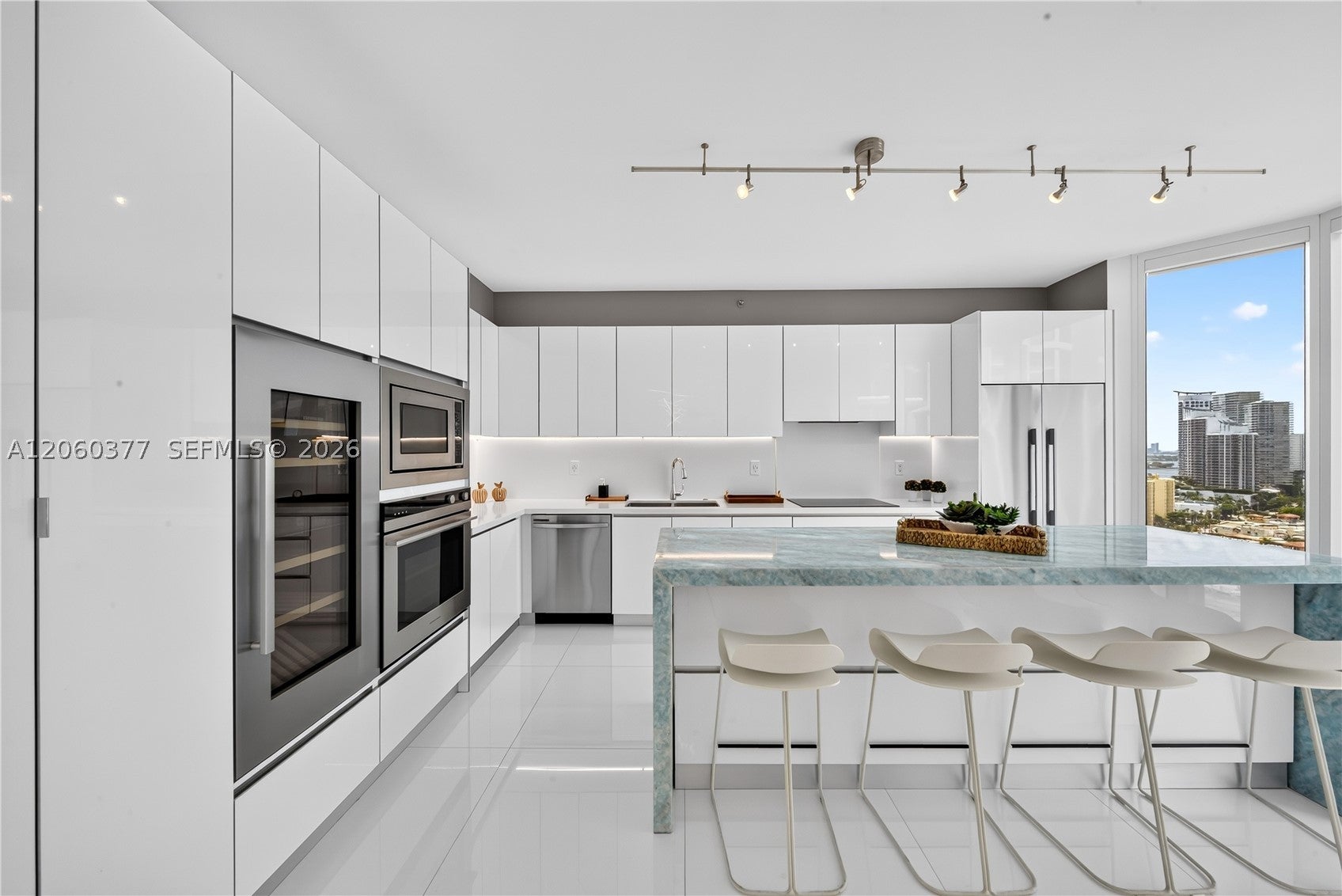 300 S Pointe Dr 2104