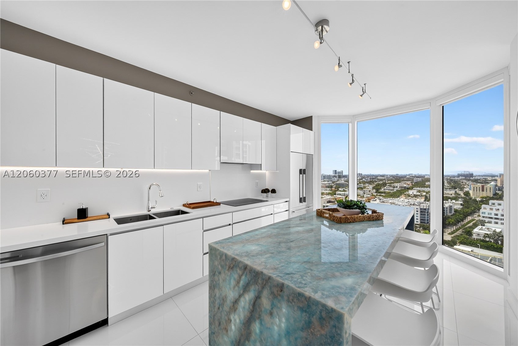 300 S Pointe Dr 2104