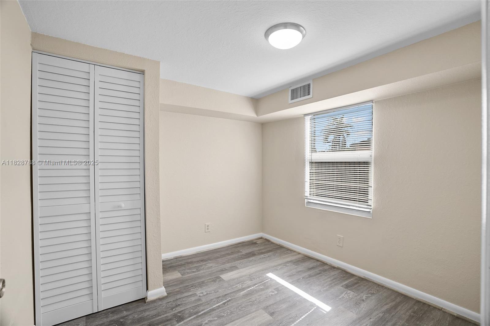 NORTH HOLLYWOOD - Residential