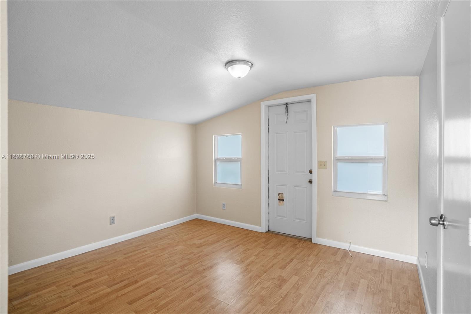 NORTH HOLLYWOOD - Residential