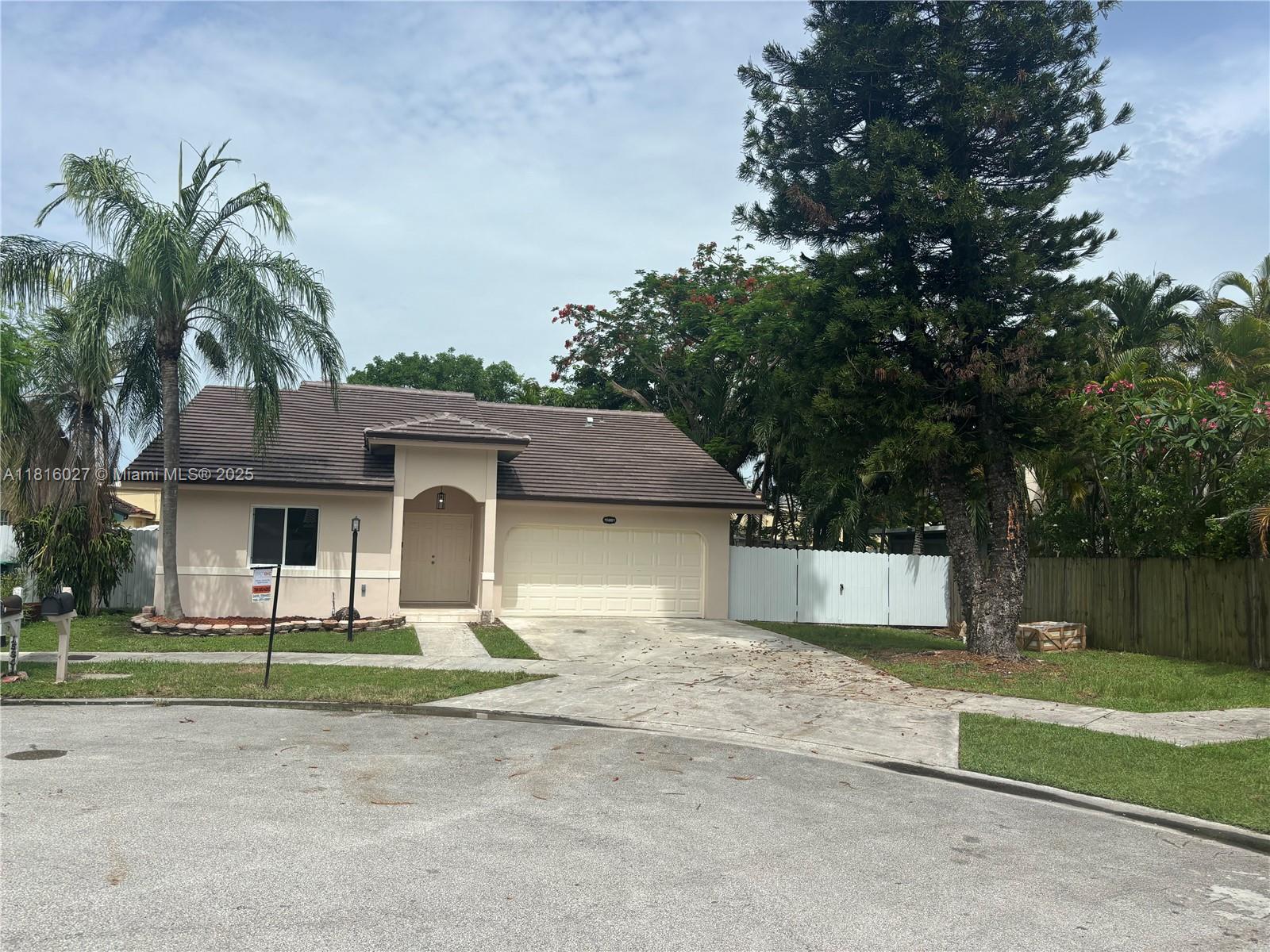 15861 Sw 137th Pl, Miami, Broward County, Florida - 4 Bedrooms  
2 Bathrooms - 