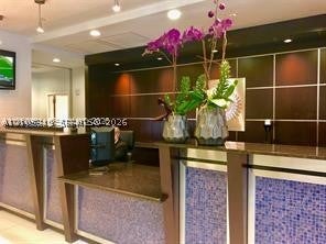 1800 N Bayshore Dr 2704