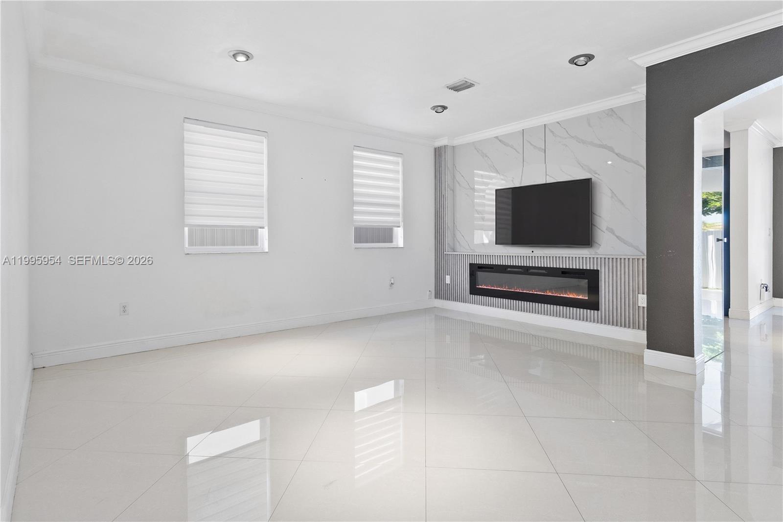 A B AT TAMIAMI TRAIL PHAS - Residential Lease