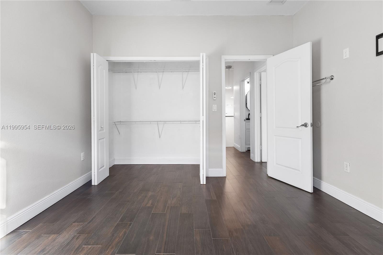 A B AT TAMIAMI TRAIL PHAS - Residential Lease