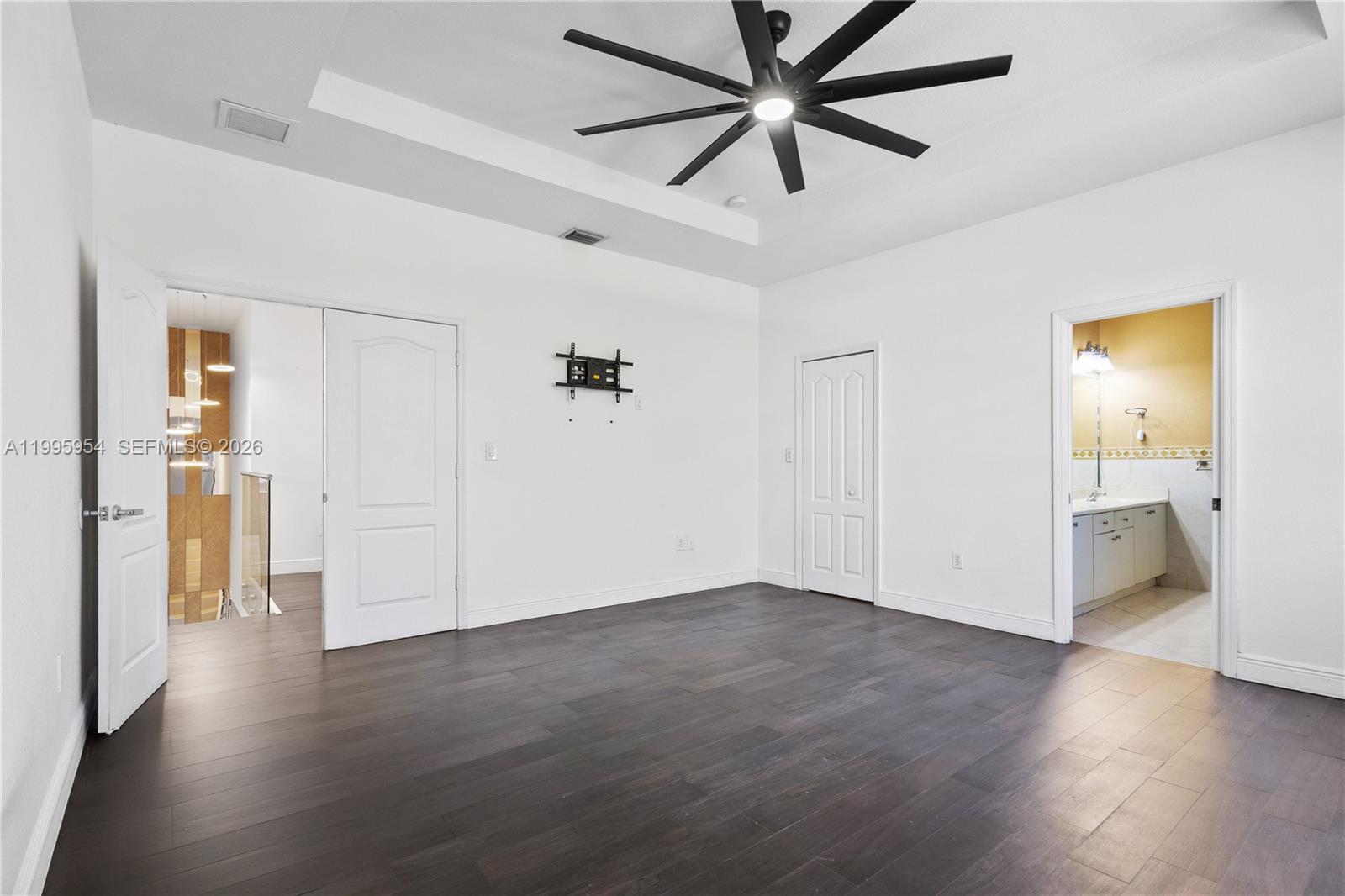 A B AT TAMIAMI TRAIL PHAS - Residential Lease