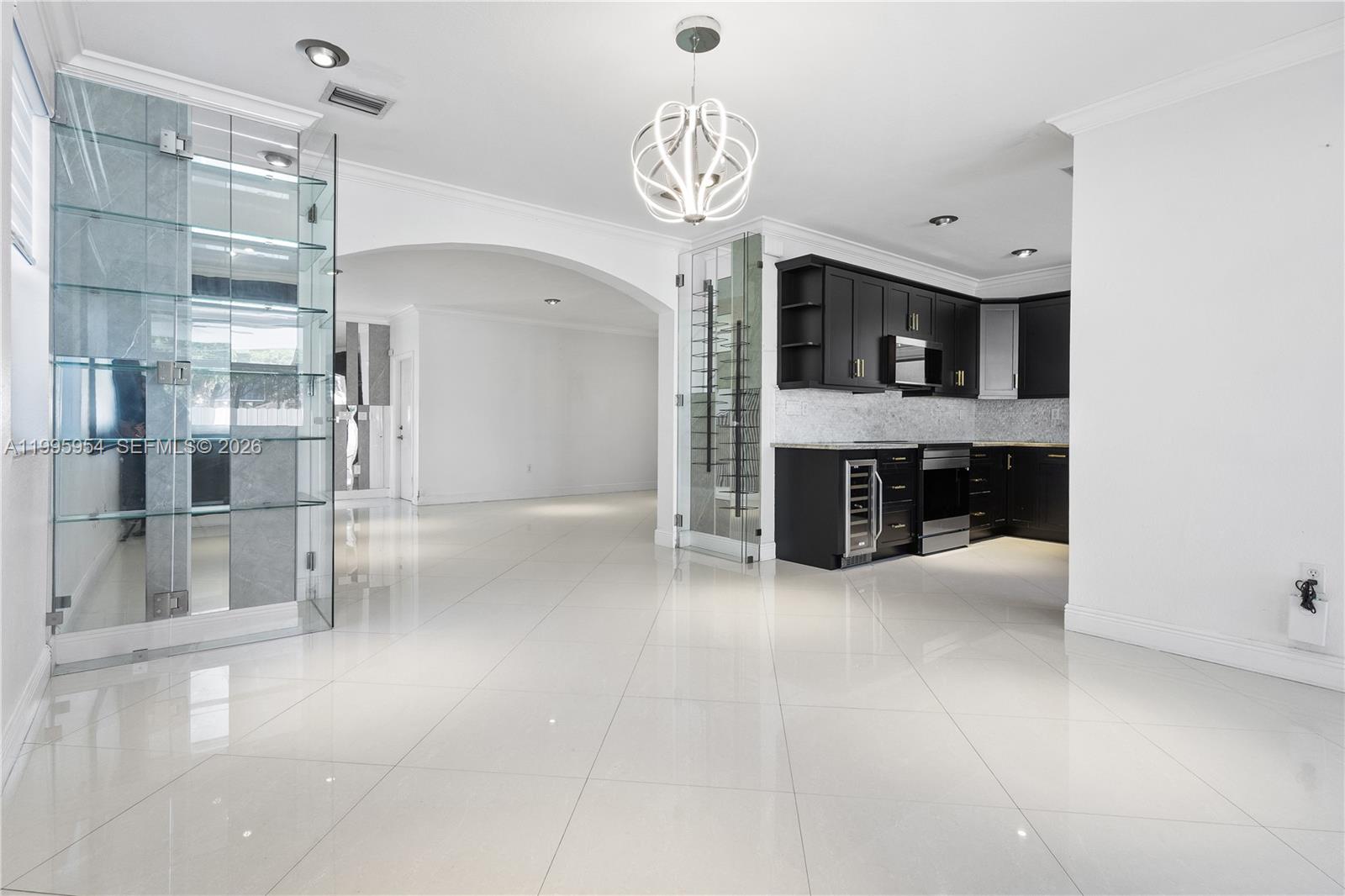 A B AT TAMIAMI TRAIL PHAS - Residential Lease