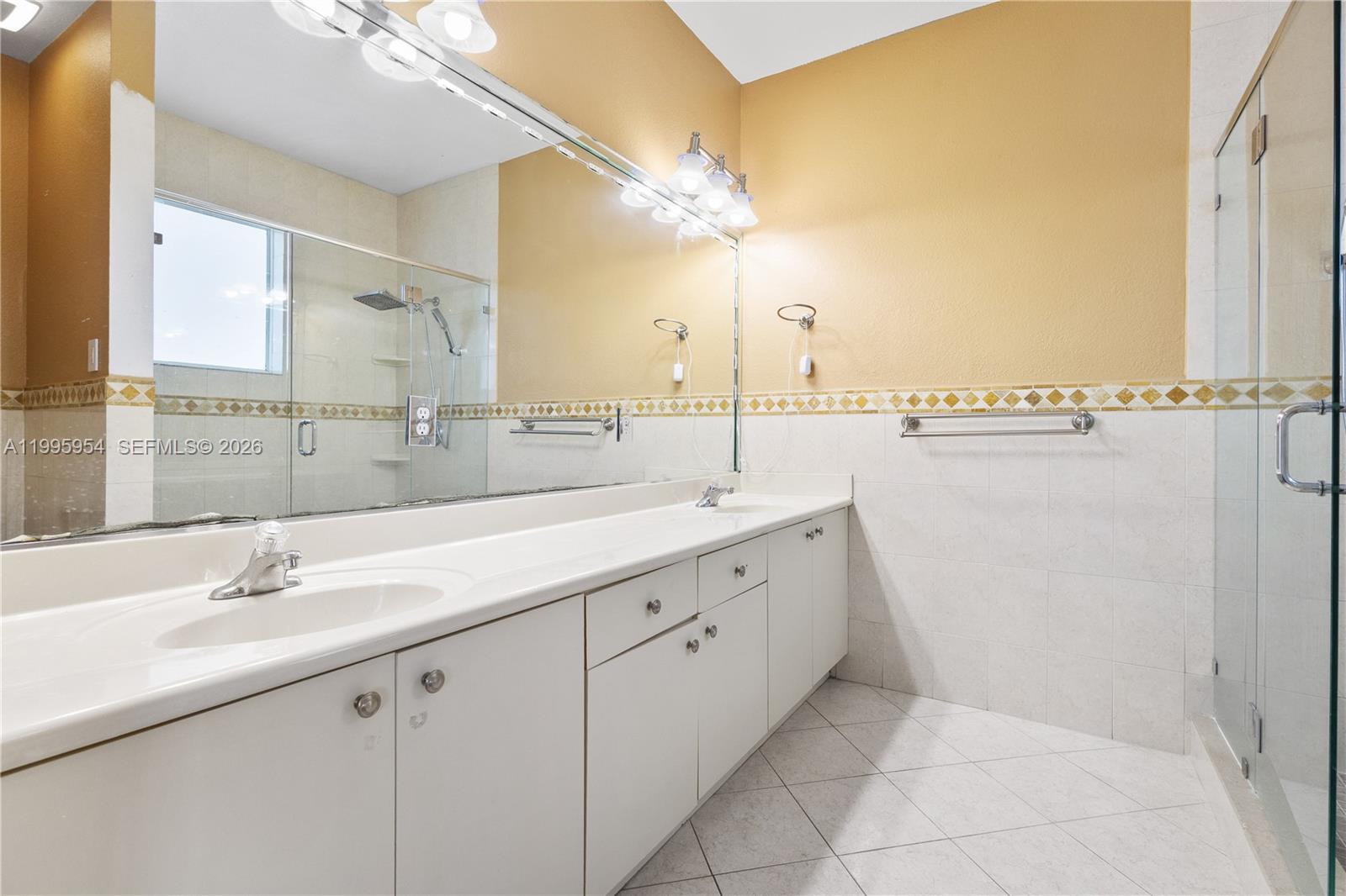 A B AT TAMIAMI TRAIL PHAS - Residential Lease