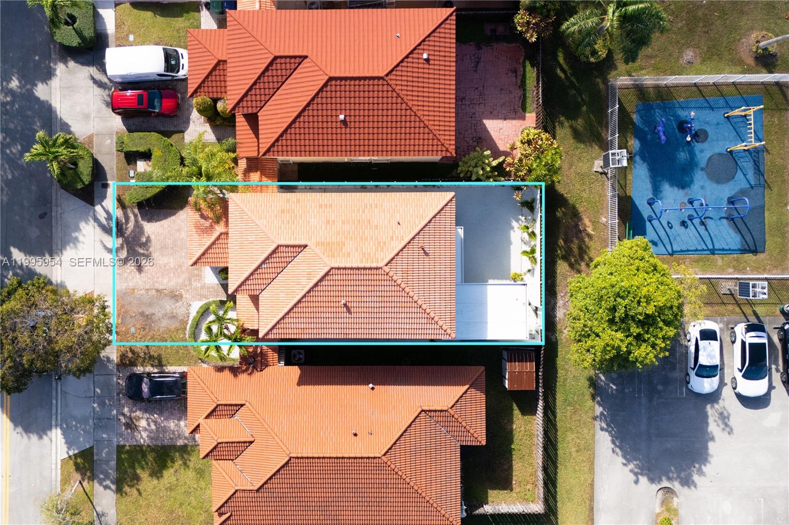 A B AT TAMIAMI TRAIL PHAS - Residential Lease